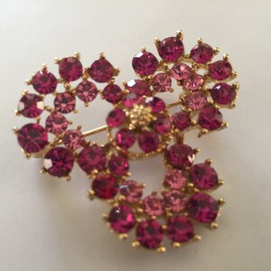 60s Pink/Light Pink Rhinestones/Goldplated Flower Brooche