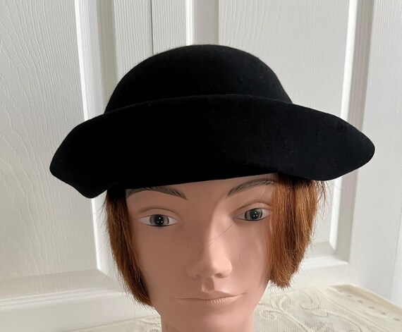 70s Vintage Black Wool Felt Women Hat 20 1/2 Extra Small Lee 