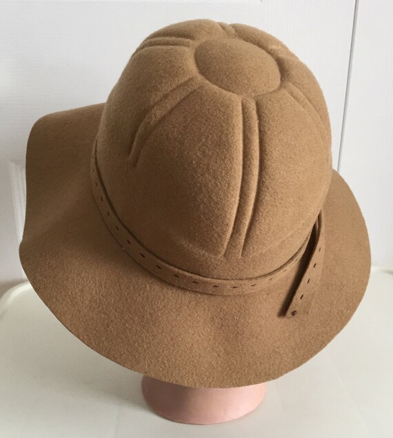 70s Light Brown Wool Felt Women Hat 21  1/4 inche… - image 5