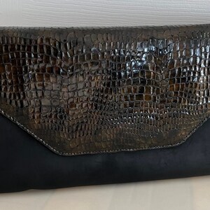 70s Acabado mate negro / Cartera de mano de cuero de piel de serpiente sintética Naturalizer Vintage