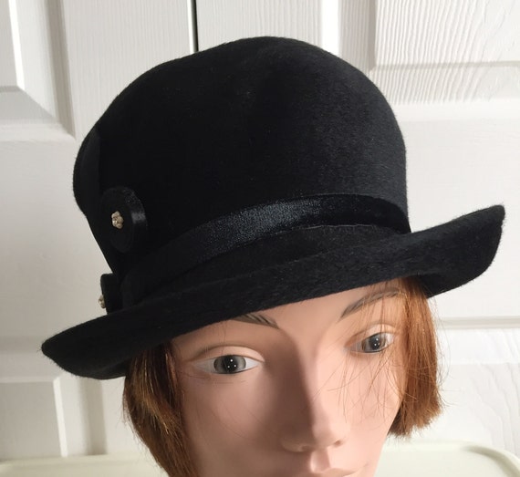 60s Black Felt Women Hat 21.5 Inches Small Ellen Faith 