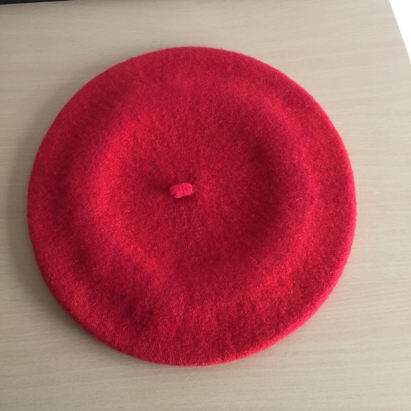 80s Red wool beret unisex hat  extra small 9 3/4 inches Beatnik Look