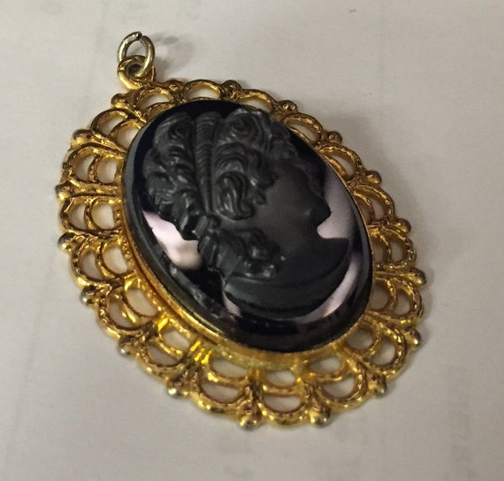 60s Black Glass Cameo/Goldtone Brooch/Pendant Lad… - image 4