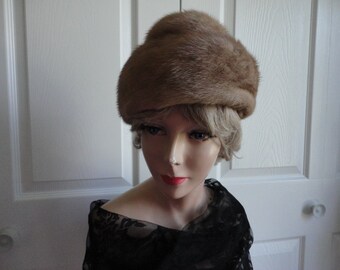1960s Vintage Tourmaline Blond Mink Fur Hat by Jindo - Etsy display picture 3