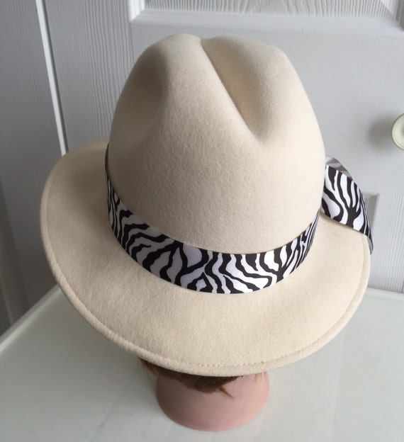 70s Cream Doeskin 100 Wool Felt Women Hat 21 1/8 … - image 4