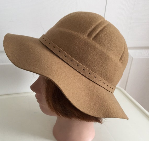 70s Light Brown Wool Felt Women Hat 21  1/4 inche… - image 4