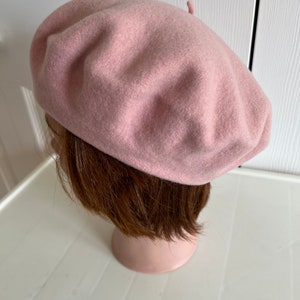 80s light pink wool beret unisex hat medium 10.5 inches Beatnik Look image 4