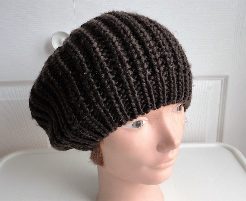 90s Dark brown acrylic slouchy beret women hat One size Made in China