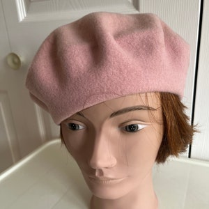 80s light pink wool beret unisex hat medium 10.5 inches Beatnik Look image 2
