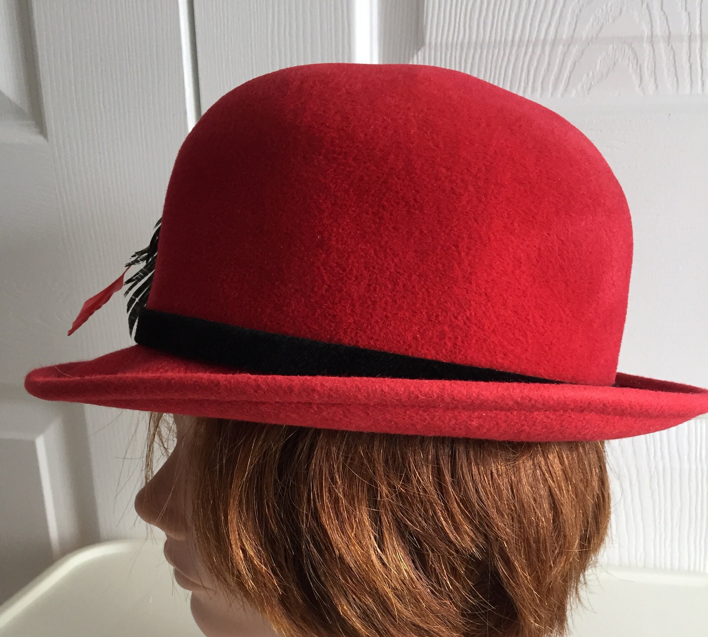 60s Red Felt Hat With Velvet Ribbon & Feathers, Small  display picture 1