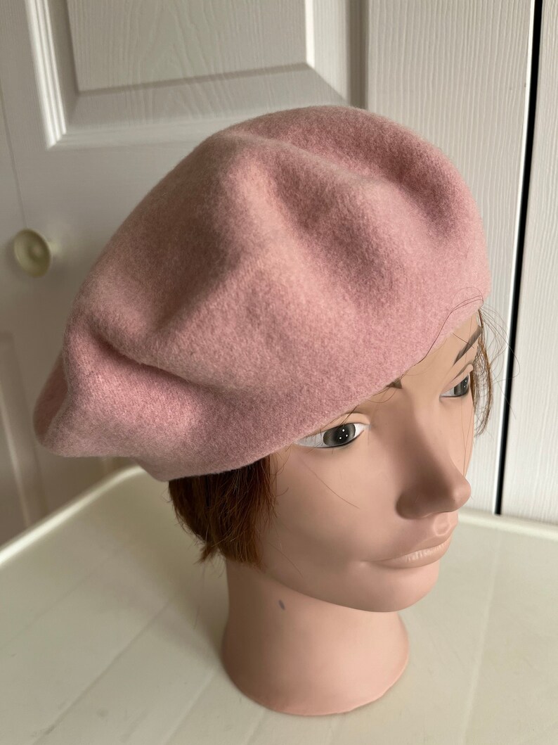 80s light pink wool beret unisex hat medium 10.5 inches Beatnik Look image 1