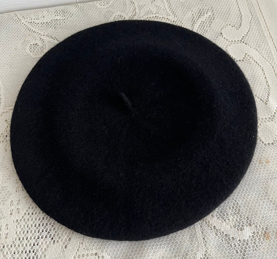 80s Black Wool Blend Beret Unisex Hat Small 10 Inches Beatnik Look