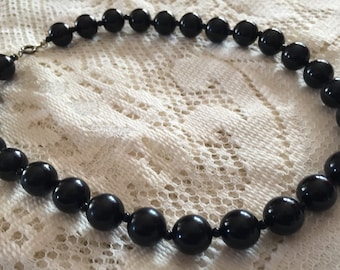 Collier ras de cou en lucite noire des années 70, gothique chic