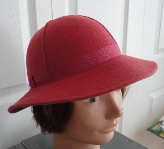 Boutique Kates Canada Burgundy Wool Felt Cloche Hat Vintage Style Made in Canada Boutique Kates Canada Hat Burgundy Red Wool Felt Faux Lamb  main image 2