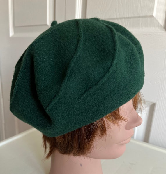 80s Forest Green Wool Beret Unisex Hat Medium 10 1/2 Inches