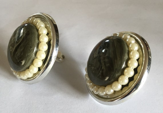 60s Grey swirl Lucite  button/faux pearls clip ea… - image 3