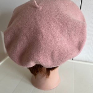 80s light pink wool beret unisex hat medium 10.5 inches Beatnik Look image 3