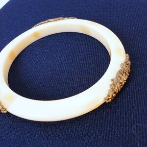60s cream mottled Lucite Bangle Bracelet Goldtone Accents image 1