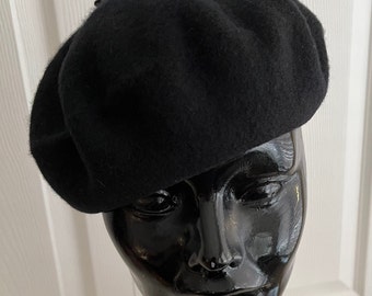 80s Black wool blend beret unisex hat small 10 inches Vintage Beatnik Look