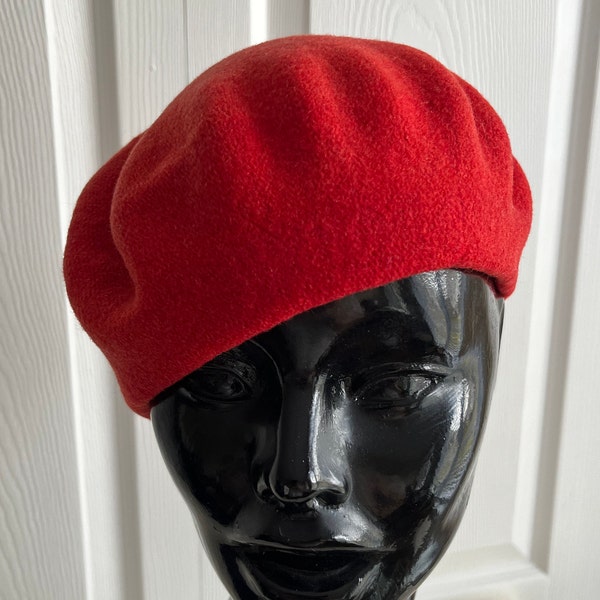 80s Red wool beret unisex hat  extra small 9 3/4 inches Beatnik Look