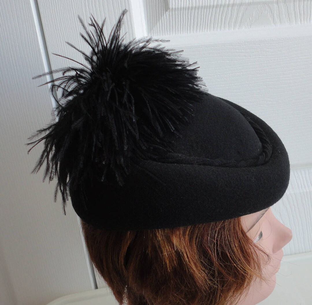 50s Black Felt & Feathers Women Hat Extra Small 20 Inches  display picture 3