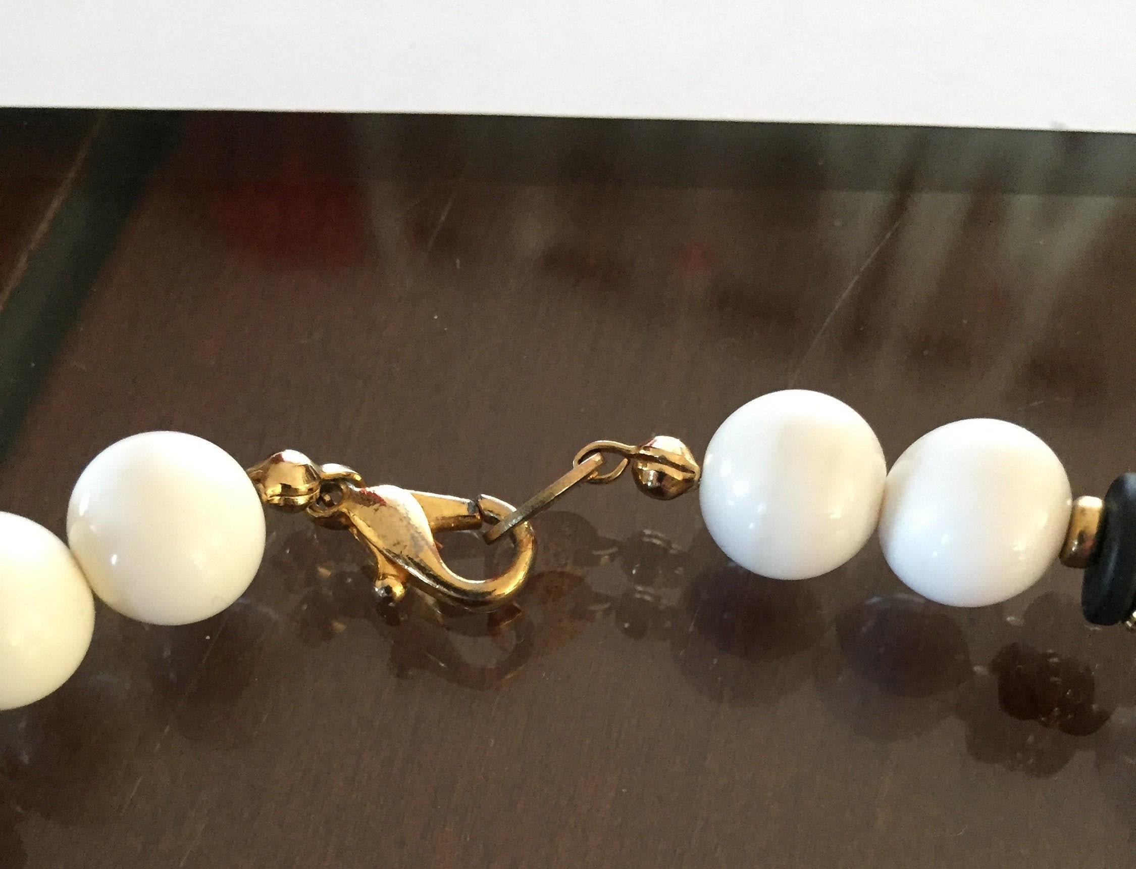 Collier Vintage En Lucite Années 1970 - Multicolore - Perles Anciennes - Occasion