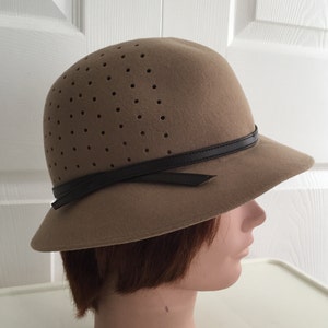 70s  Light Brown Pure Wool Felt Women Hat Small 21 1/4 inches Made in England