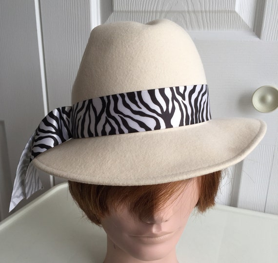 70s Cream Doeskin 100 Wool Felt Women Hat 21 1/8 … - image 3