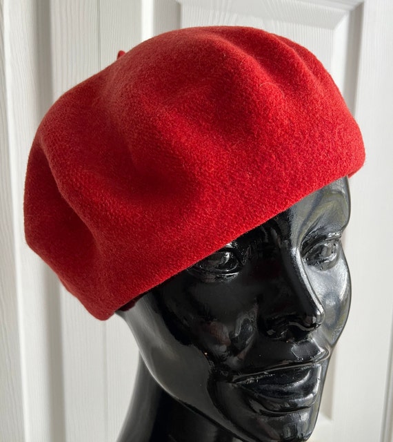 80s Red Wool Beret Unisex Hat Extra Small 9 3/4 Inches  display picture 3