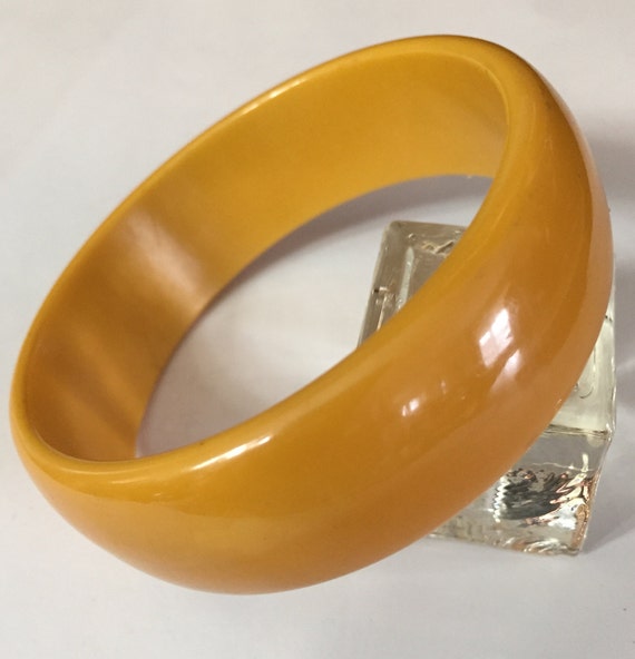 50s Solid yellow genuine bakelite  Bangle Bracelet - image 4