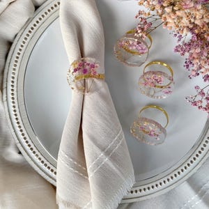 Gepresste Blumen-Harz-Serviettenringe - Gold-Serviettenring-Set für Hochzeit, Tischdekor, neues Zuhausegeschenk / Rosa / Lila