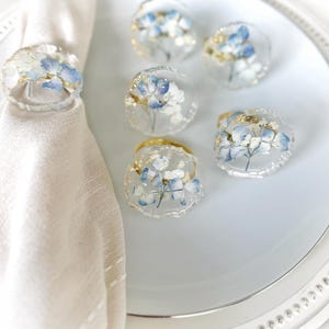 Handgemachtes Serviettenringe-Set mit Blüten Blaue Hortensie - Elegante Tischdekoration für Hochzeiten, Familienfeiern, Jubiläumsessen