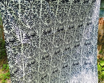 Tela de algodón con estampado a mano en bloques, diseño floral azul índigo, material orgánico (cortada a medida).
