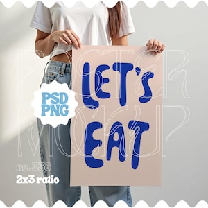 Person, die Poster Mockup 2x3 Ratio, Poster Mockup mit Person hält, Poster Vorlage für Canva und Photoshop, Poster Display Mock Up PSD & PNG