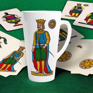 King of Coins Tasse - Italienische Keramikkaffeetasse, 17 Unzen weiße Latte Tasse, einzigartiges Geschenk für Kaffeeliebhaber & stilvolles Küchendekor