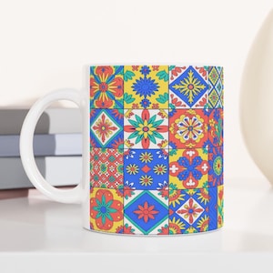 Handbemalte Keramiktasse mit mediterranen Fliesen: Künstlerisches Küchendekor