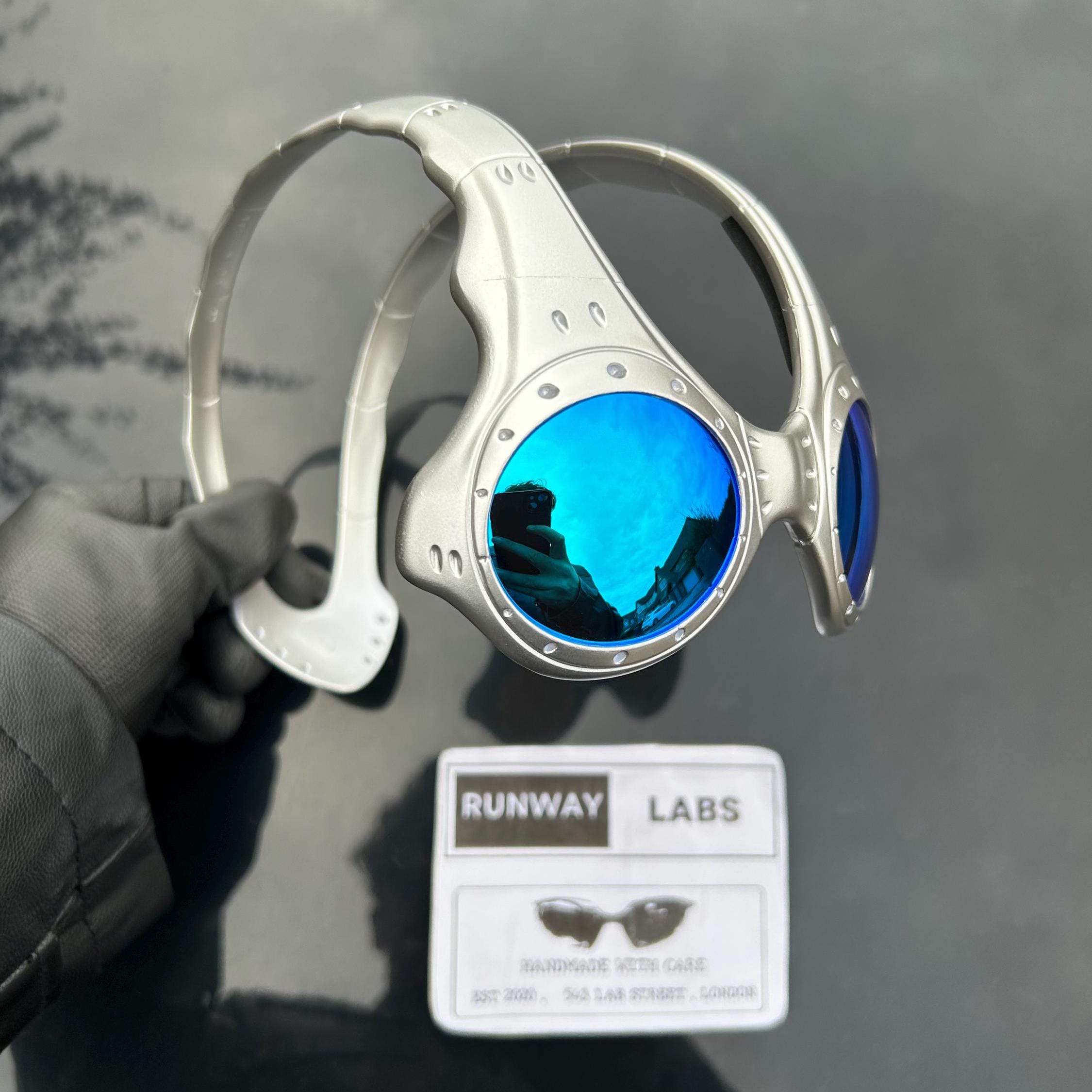 Oak Style OTT FMJ Cyberpunk Silver + Iridium Lens Alien Oak Style OTT FMJ Cyberpunk Silver + Iridium Lens Alien