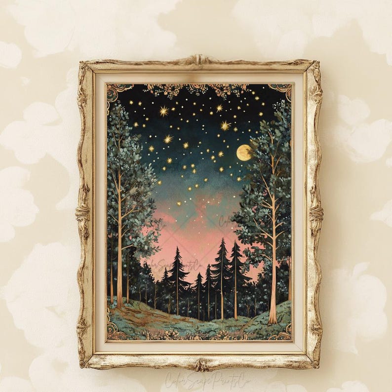 Może przedstawiać: Wydruk w ramie przedstawiający scenę leśną z r&oacute;żowo-niebieskim niebem, pełnią i gwiazdami. Drzewa są sylwetkami na tle nieba.