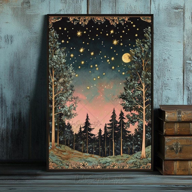 Może przedstawiać: Cyfrowy obraz przedstawiający nocną scenę leśną z pełnią księżyca i rozgwieżdżonym niebem. Drzewa są zarysowane na tle r&oacute;żowego i niebieskiego nieba. Obraz jest oprawiony w złotą ramę z kwiatowym wzorem.