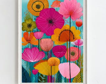 Op de afbeelding: Een ingelijste kunstafdruk met een levendige reeks gestileerde bloemen in roze, oranje, geel en groen tegen een turquoise achtergrond. Het kunstwerk is ingelijst in een witte lijst.