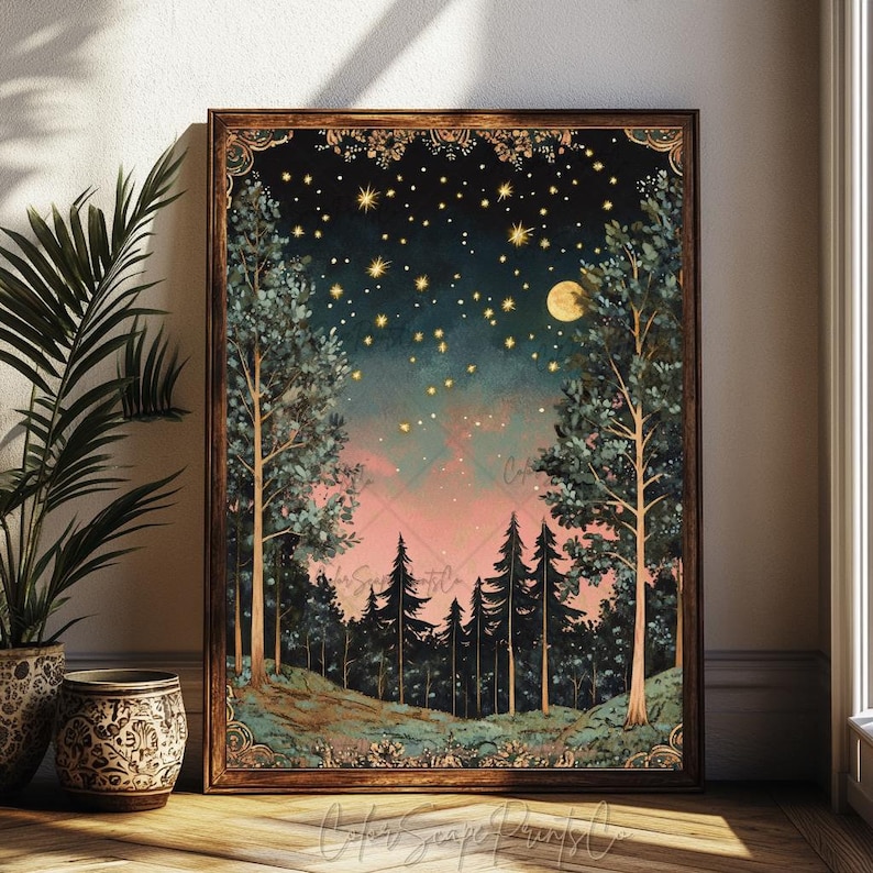 Może przedstawiać: Cyfrowy obraz przedstawiający nocną scenę leśną z pełnią księżyca i gwiazdami na niebie. Drzewa są zarysowane na tle r&oacute;żowego i niebieskiego nieba. Obraz ma vintage'ową estetykę.