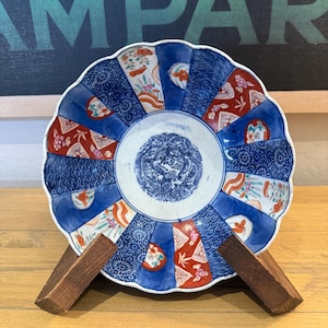 Vintage Imari Porcelain Bowl: Scalloped Edge, Early 20th Century