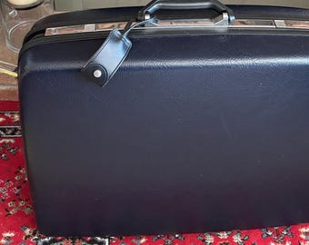 Walizka podróżna Samsonite Sentry II w kolorze granatowym, twarda, 24,5” x 19” x 8”