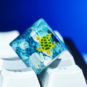 Turtle With Blue Coral Keycap, Artisan Ocean Keycap, Cute Jellyfish Keycap for MX Cherry Mechanical Keyboard, Handmade Gift for Gamer