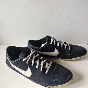 Vintage Nike Shoes, mens casual sports shoes and retro sportswear, vintage 1980s mens clothing and footwear