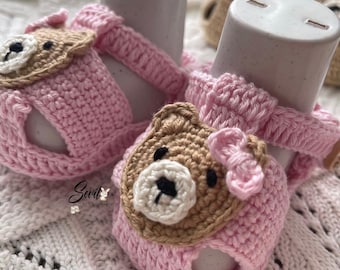 Gehaakte babysandalen: handgemaakte katoenen beerapplicatie, cadeau voor pasgeborene