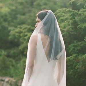 Light Veil, Wedding Veil, Bridal Veil, Delicate Veil, Minimal Veil, Fingertip Veil, Cathedral Veil, Chapel Veil, Minimalist Veil, Tulle Veil