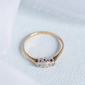 Anillo de compromiso Art Nouveau Platinum Diamond Trilogy y oro de 18 quilates, anillo de compromiso antiguo, anillo de compromiso vintage, anillo de compromiso de diamantes imagen 5
