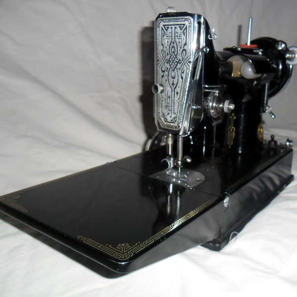 Beautiful Condition 1937 SCROLL FACE Singer 221 Featherweight + case, accessories & FREE Travel Iron