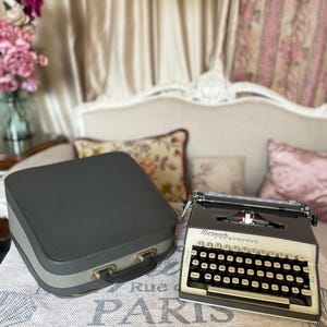 Vintage Typewriter Remington